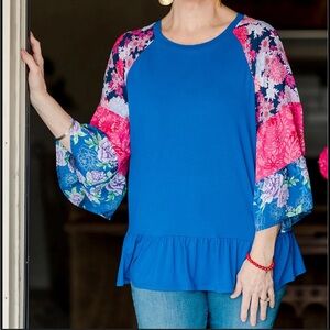 The pioneer Woman Blue Top with Floral Sleeves